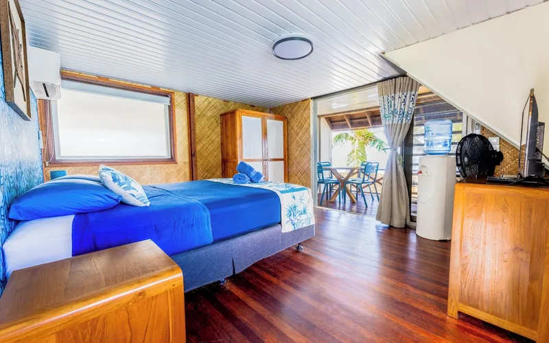 Small beachfront stay on Moorea Tahiti near the reefs for snorkeling in moorea tahiti